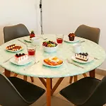 B06 - Top-Floor Marina 2 Bed Apartment