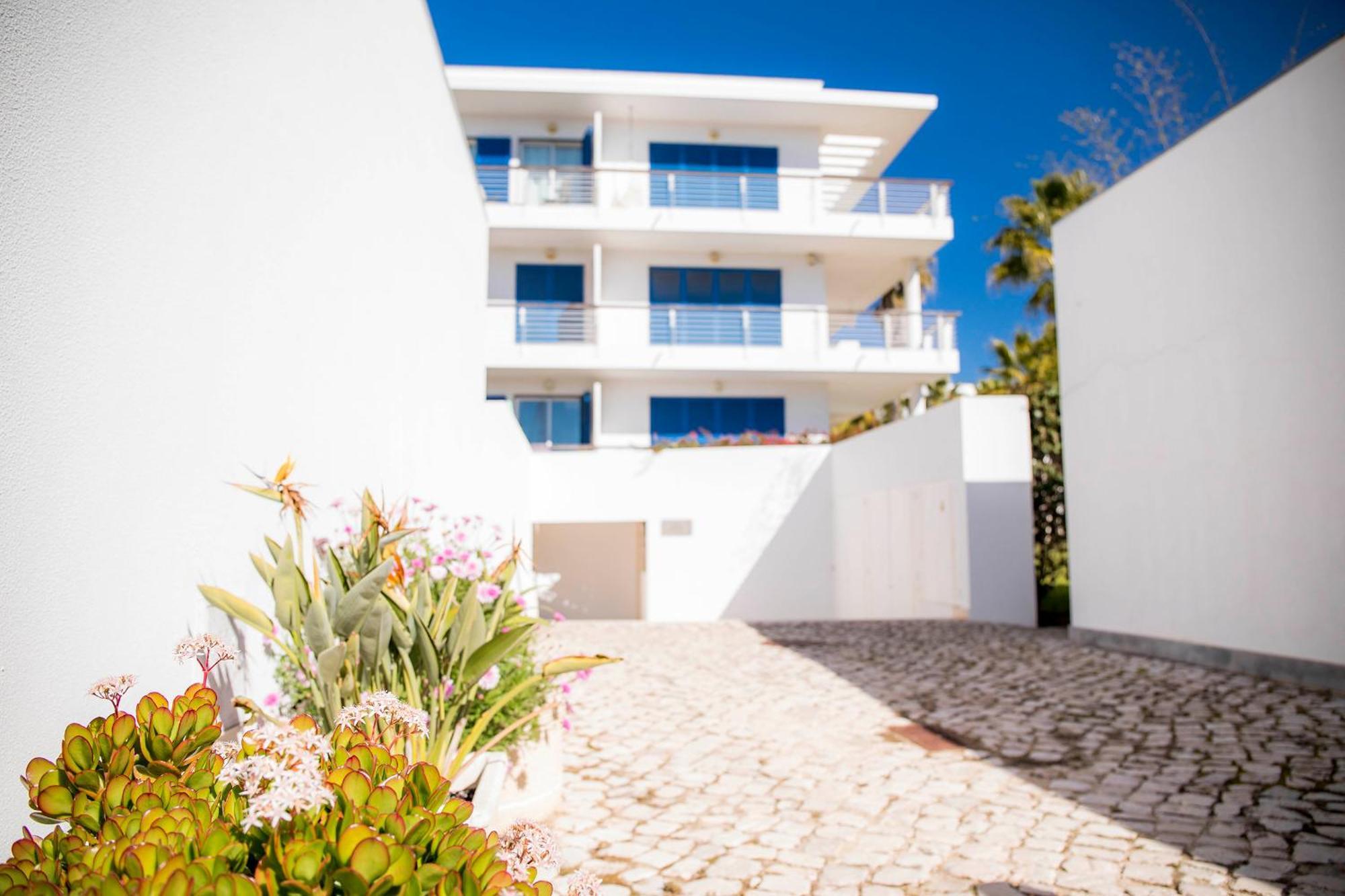 B06 - Top-floor Marina 2 Bed *