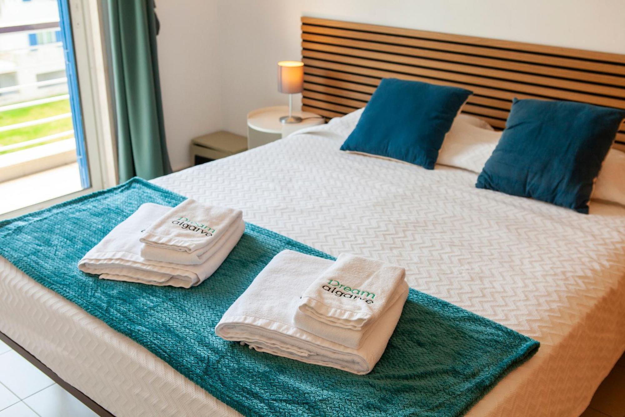 B06 - Top-floor Marina 2 Bed *