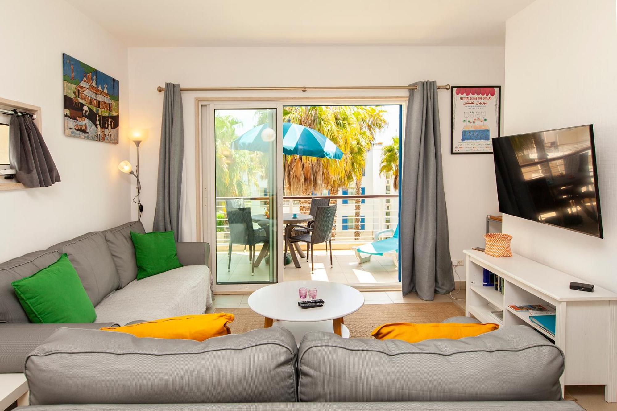 B06 - Top-floor Marina 2 Bed