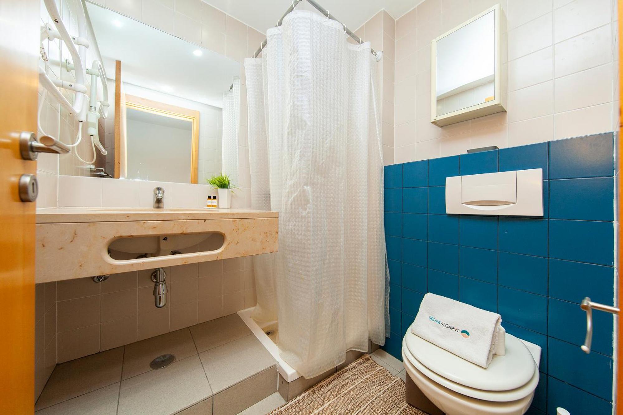 B06 - Top-floor Marina 2 Bed Apartamento