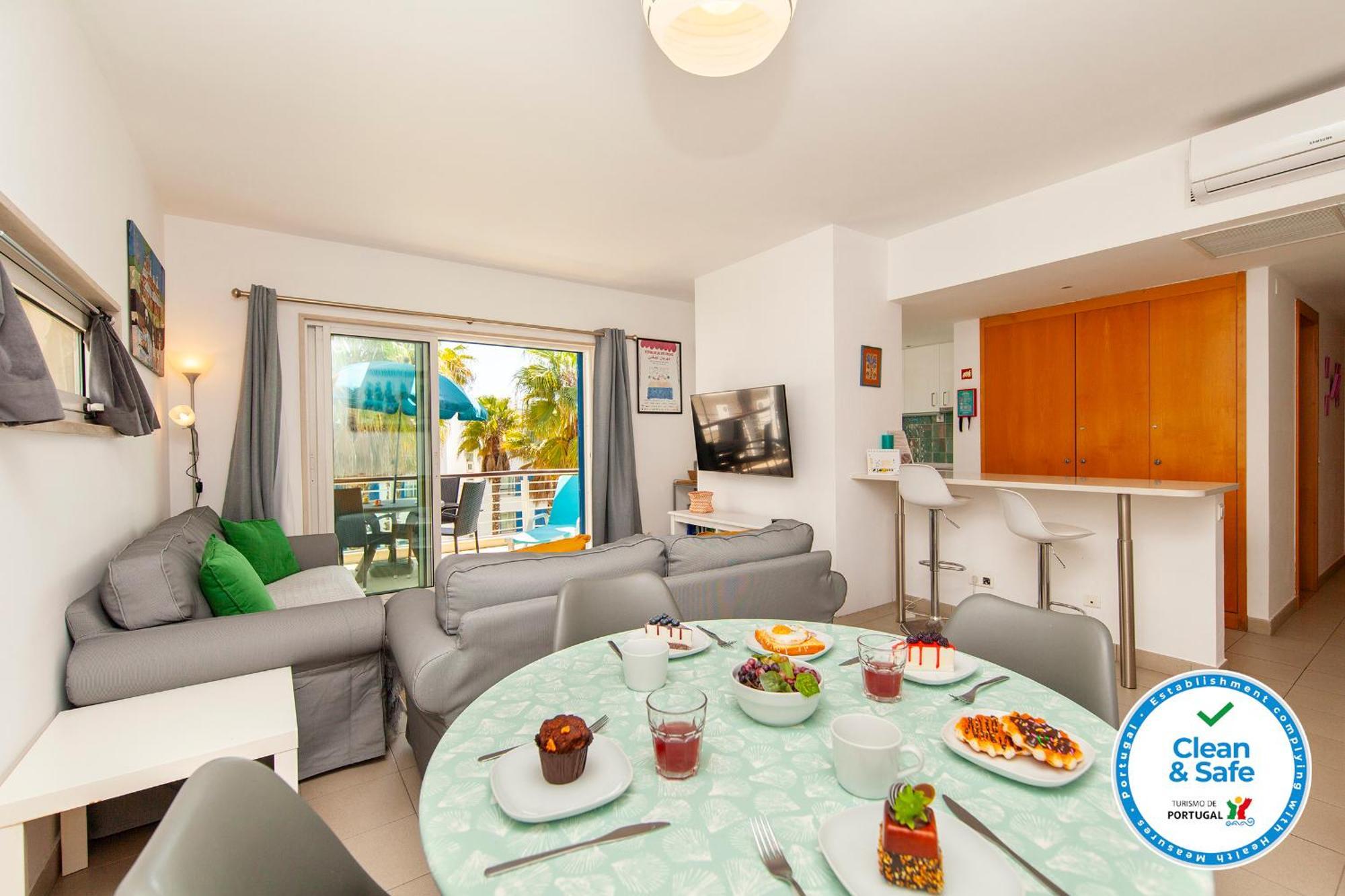 B06 - Top-floor Marina 2 Bed Apartamento *