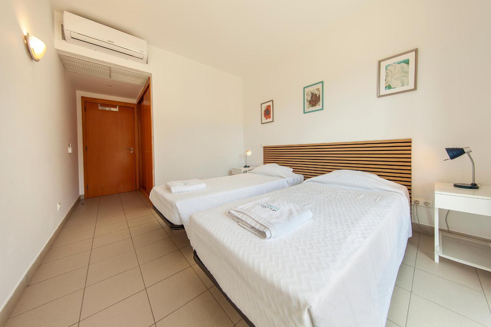 B06 - Top-floor Marina 2 Bed Apartment *