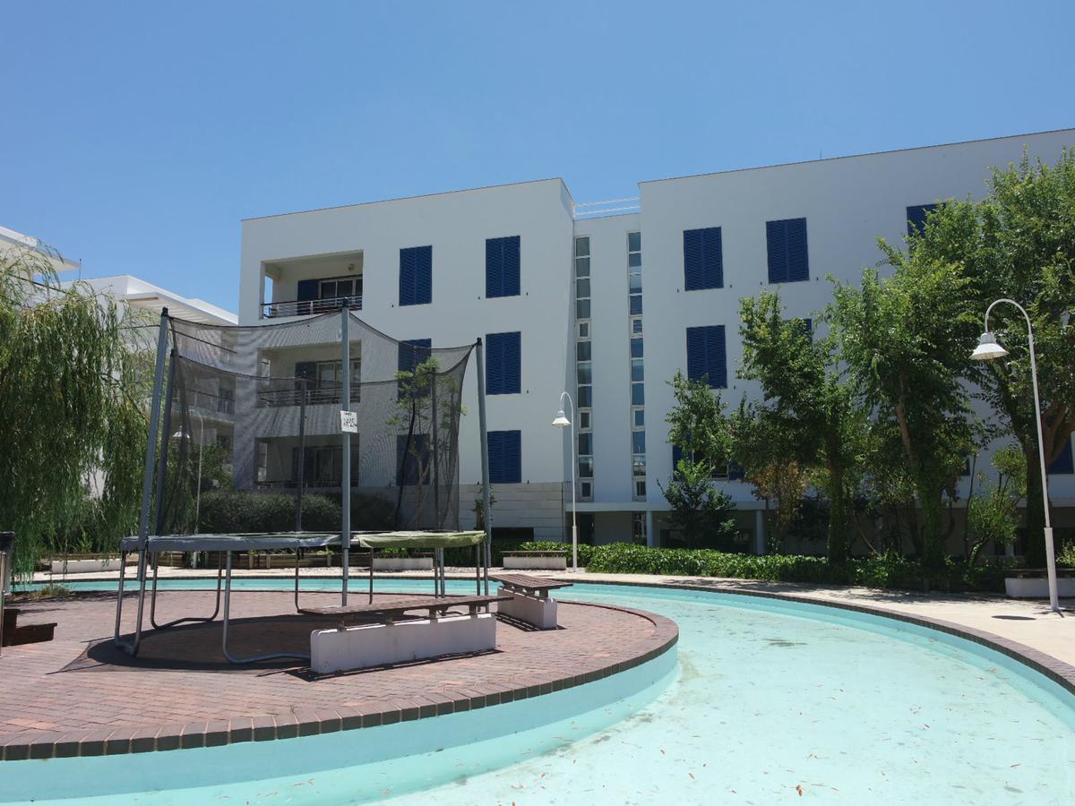 B06 - Top-floor Marina 2 Bed Apartamento