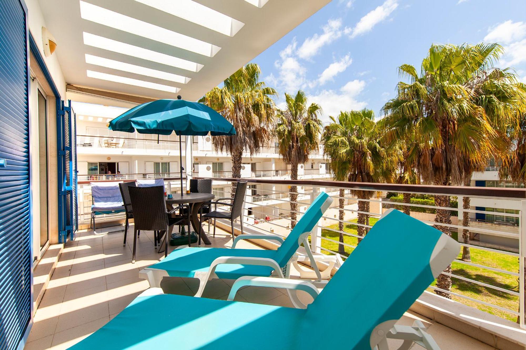 B06 - Top-floor Marina 2 Bed Apartment *